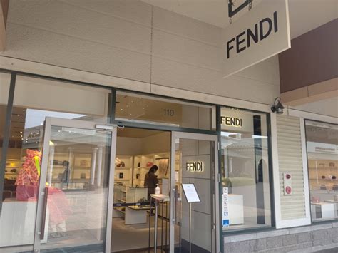 FENDI（フェンディ）をアウトレット価格で安く買う .